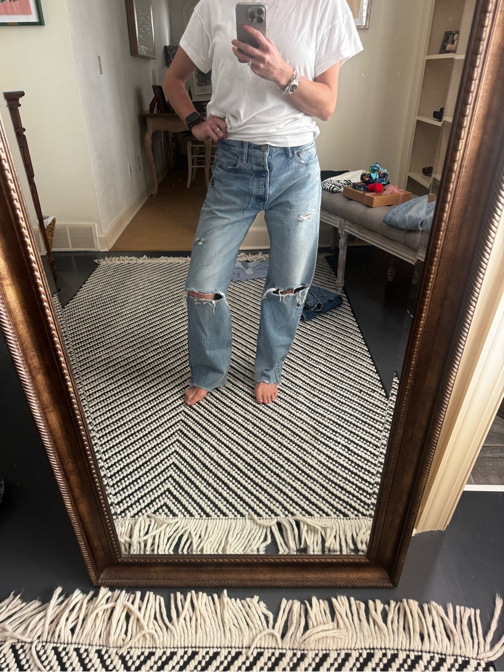 Moussy Ripped Straight Leg Jean Size 26
